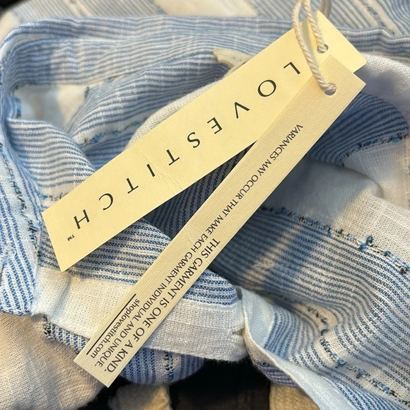 LoveStitch NWT women’s white and blue striped button down blouse size small - Picture 8 of 9